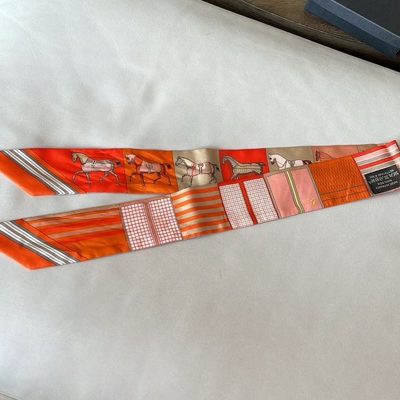 Hermes Couvertures Nouvelles Silk Twilly Orange - Picture 6 of 12